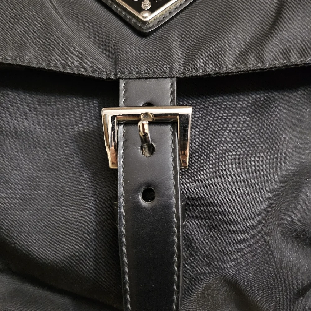 (SOLD)Authentic Prada nylon cargo / messnger bag - Picture 4 of 13